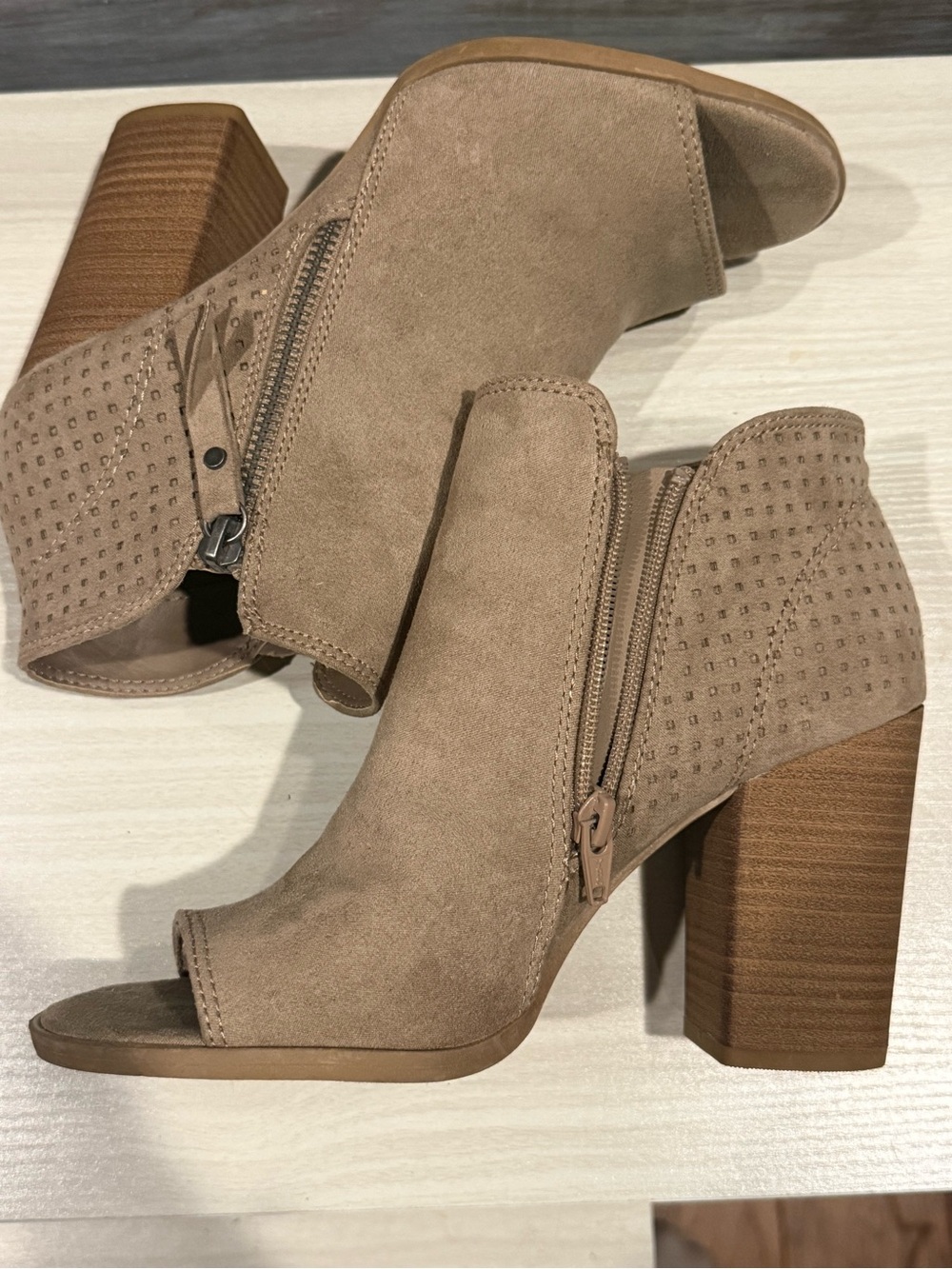 Universal Thread Taupe Suede Open-Toe Block Heel Booties NWOT